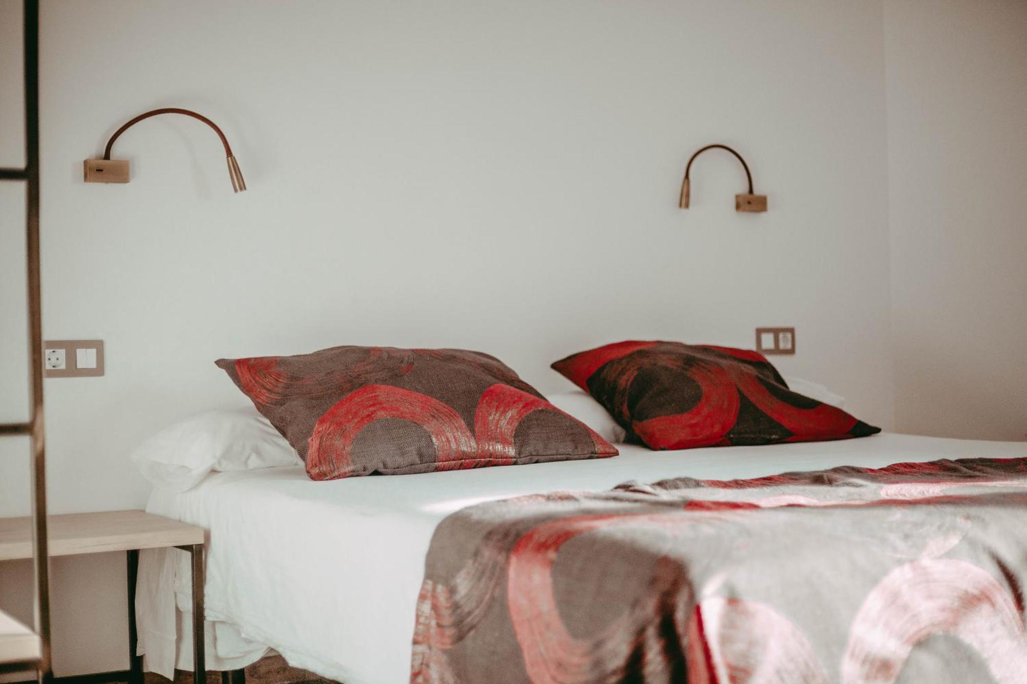 Hostal Restaurant Mussons Vins Poboleda Экстерьер фото