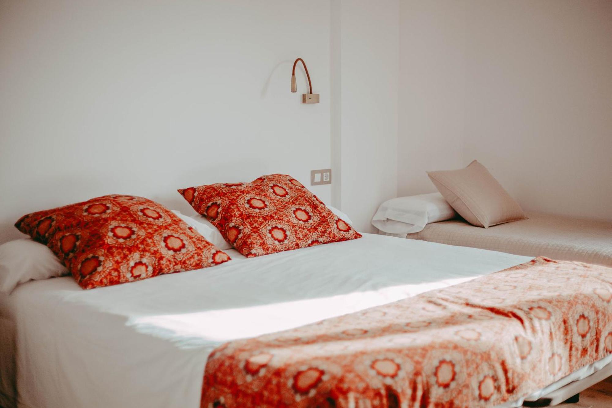Hostal Restaurant Mussons Vins Poboleda Экстерьер фото