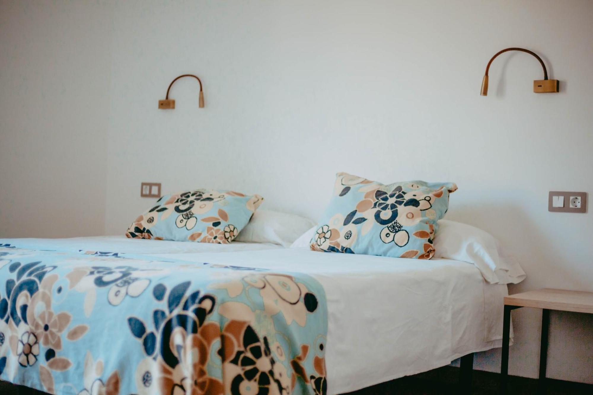 Hostal Restaurant Mussons Vins Poboleda Экстерьер фото