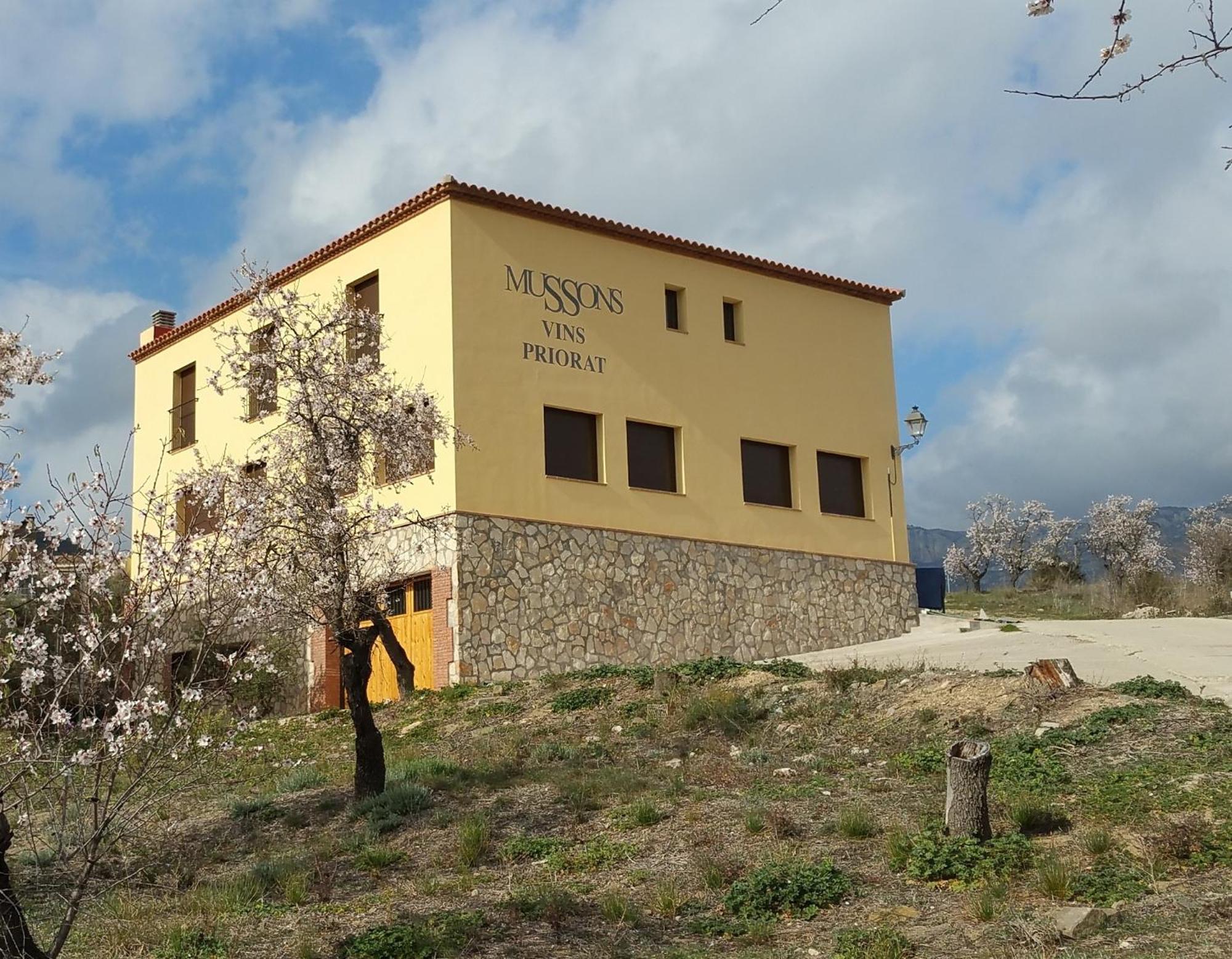 Hostal Restaurant Mussons Vins Poboleda Экстерьер фото